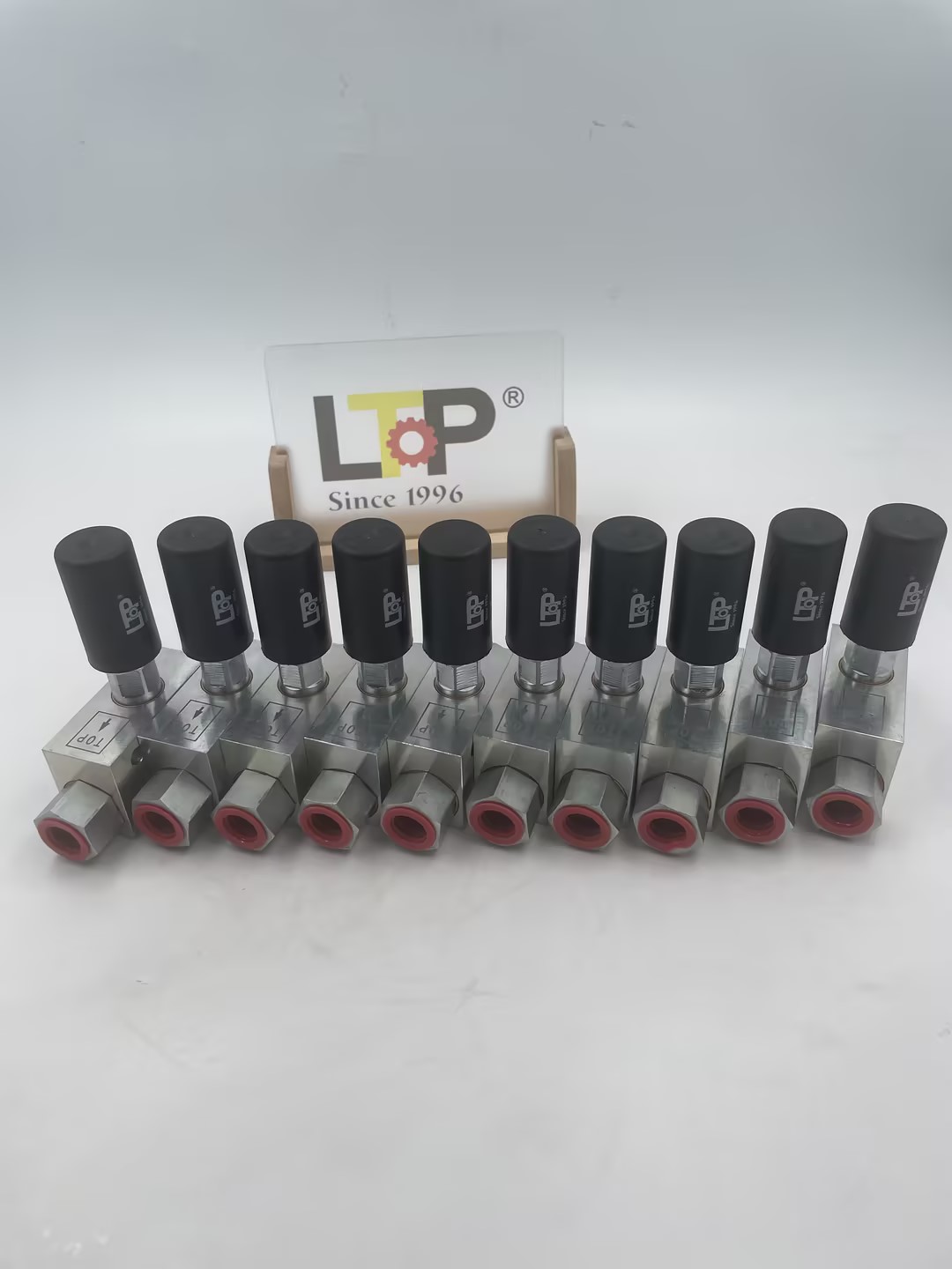 LTP 7027480A Manual Fuel Pump Beside The Oil-water Separator For R964C-R980