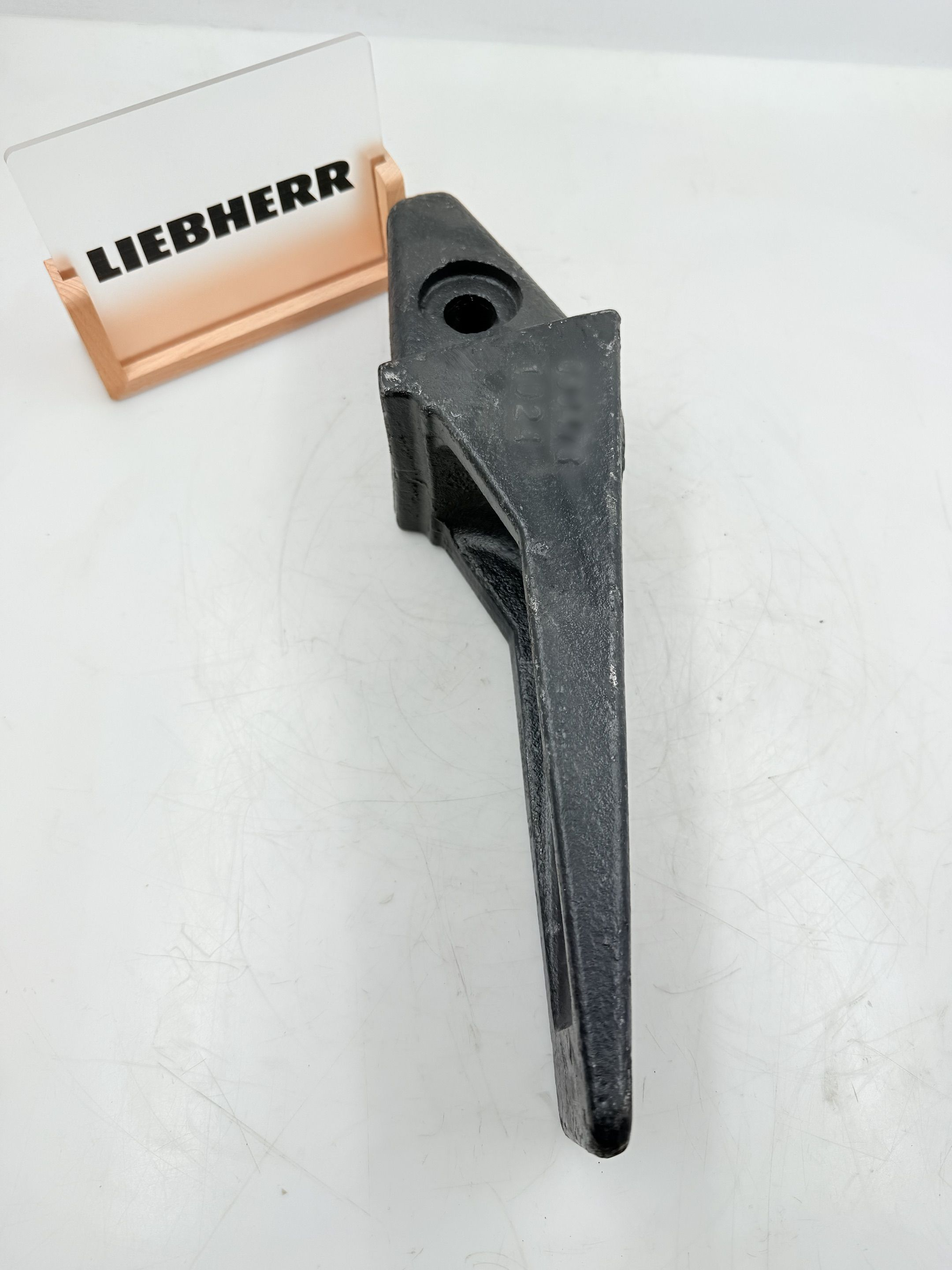 Lie-bherr 11830399 Bucket Teeth for L566 - L580 LMD