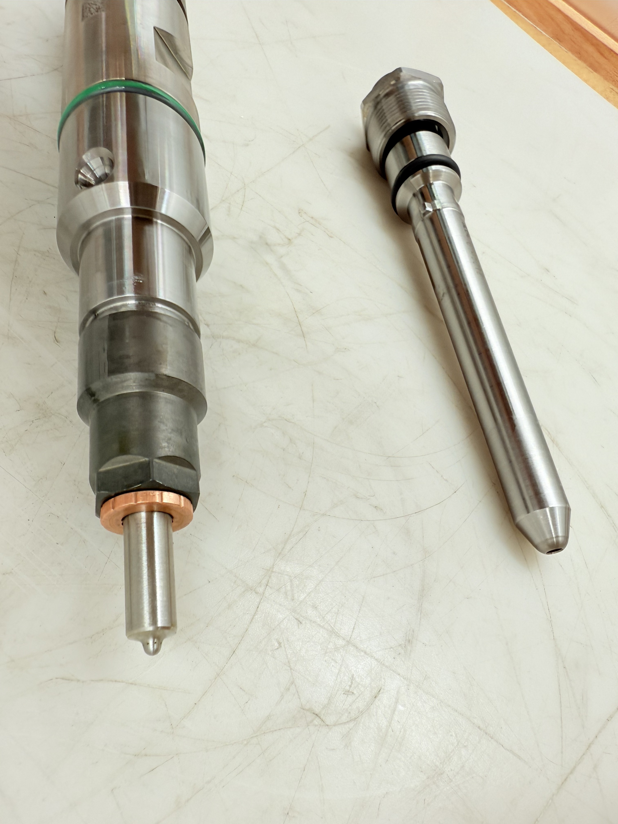 Liebherr 13743035 Injector Suitable