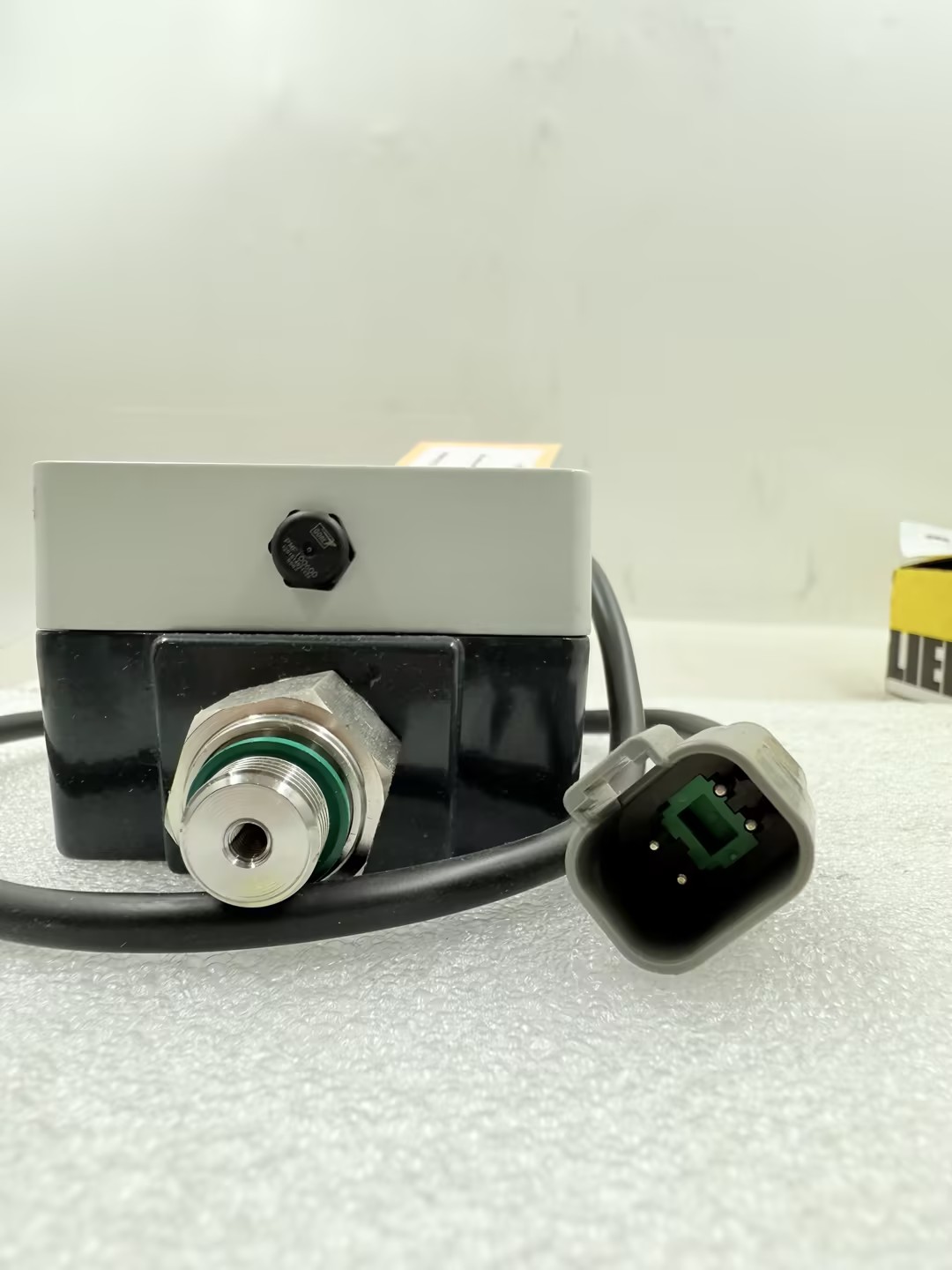 Liebherr 12208381 Pressure Switch Fett For R9100 R9100B R9150 R9150B R9200 R9350 R9350E R9400 R9400E R9600 R9800