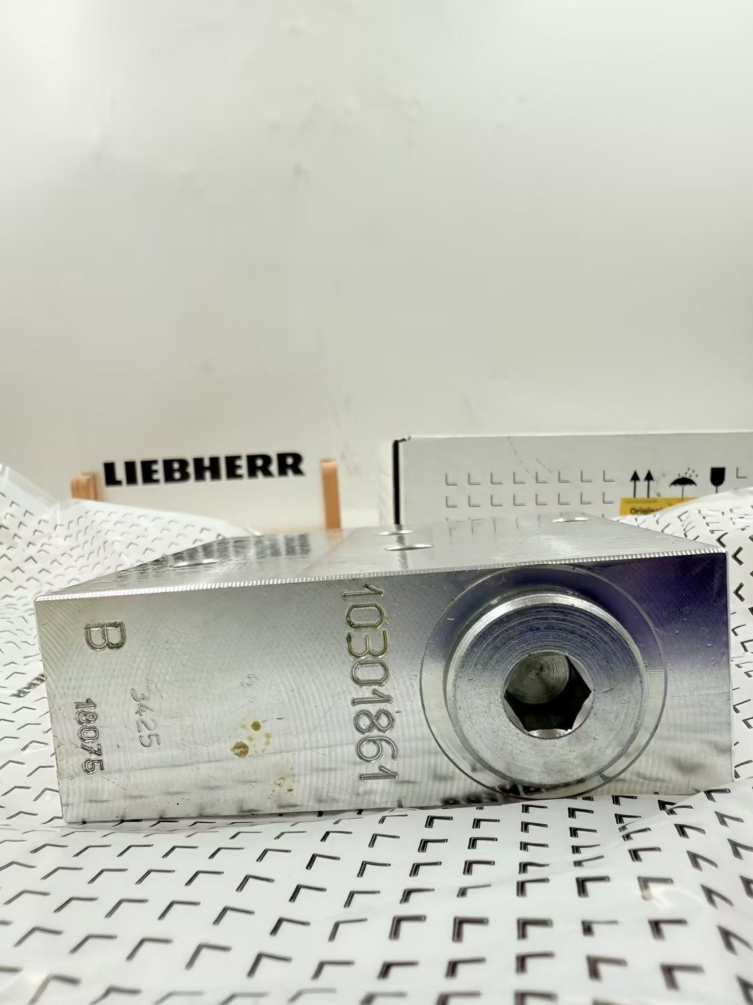 Liebherr 10301861 Pressure Valve For LH Series A Series