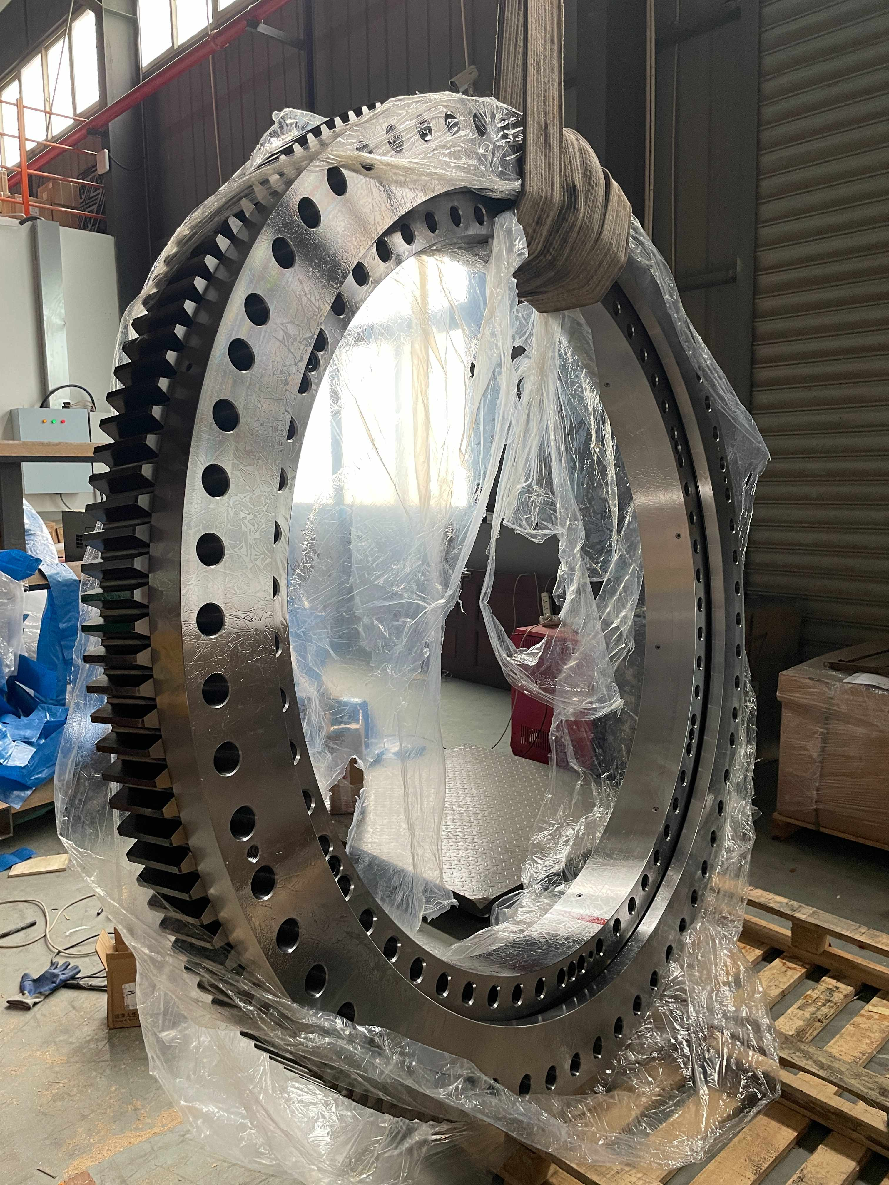 LTP brand 933379201A Roller Slewing Ring 933379201 For Liebherr