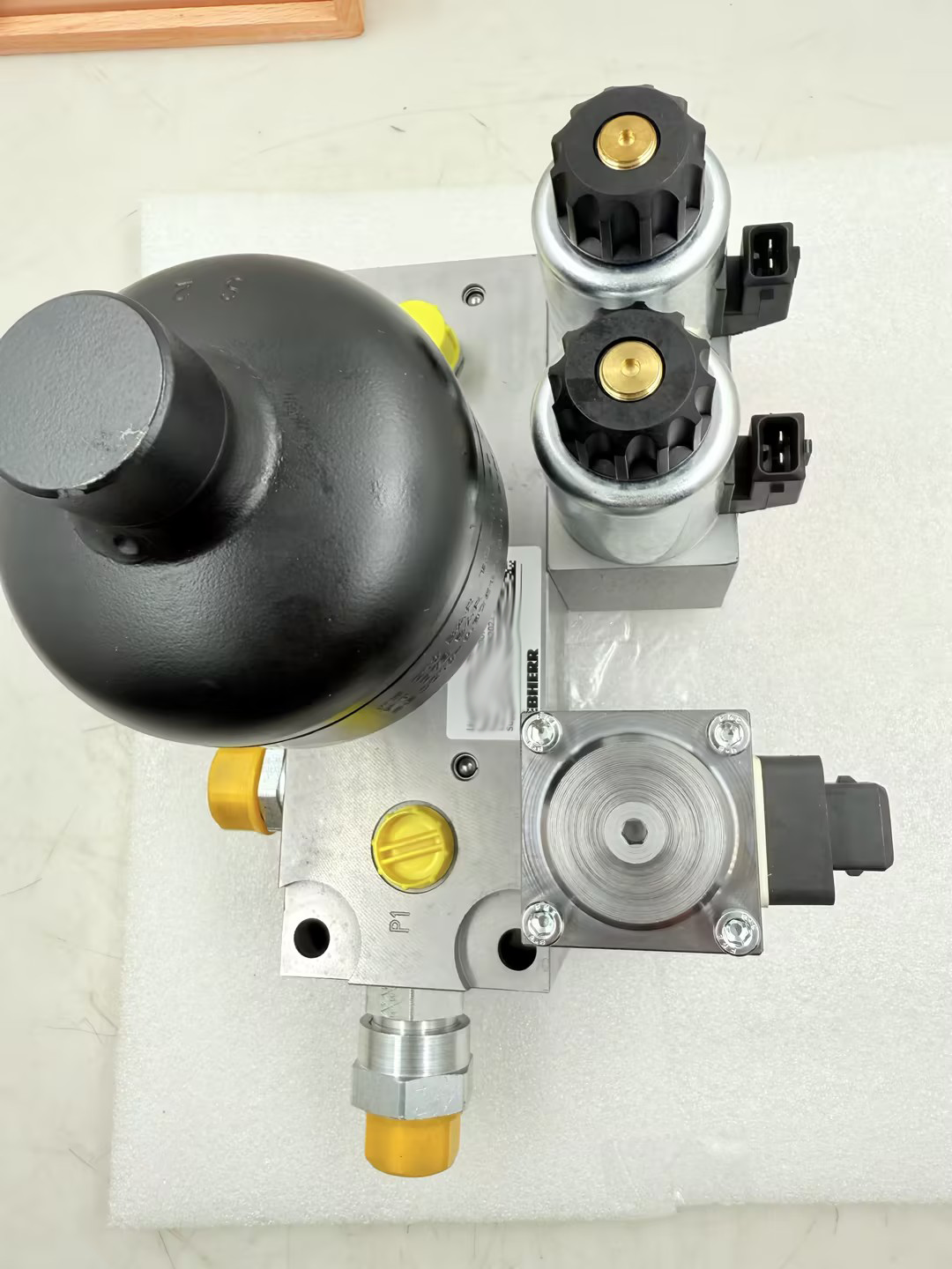 Liebherr 9408491 MV-Distributor Cpl. Hydraulic Valve Block For PR764-PR724