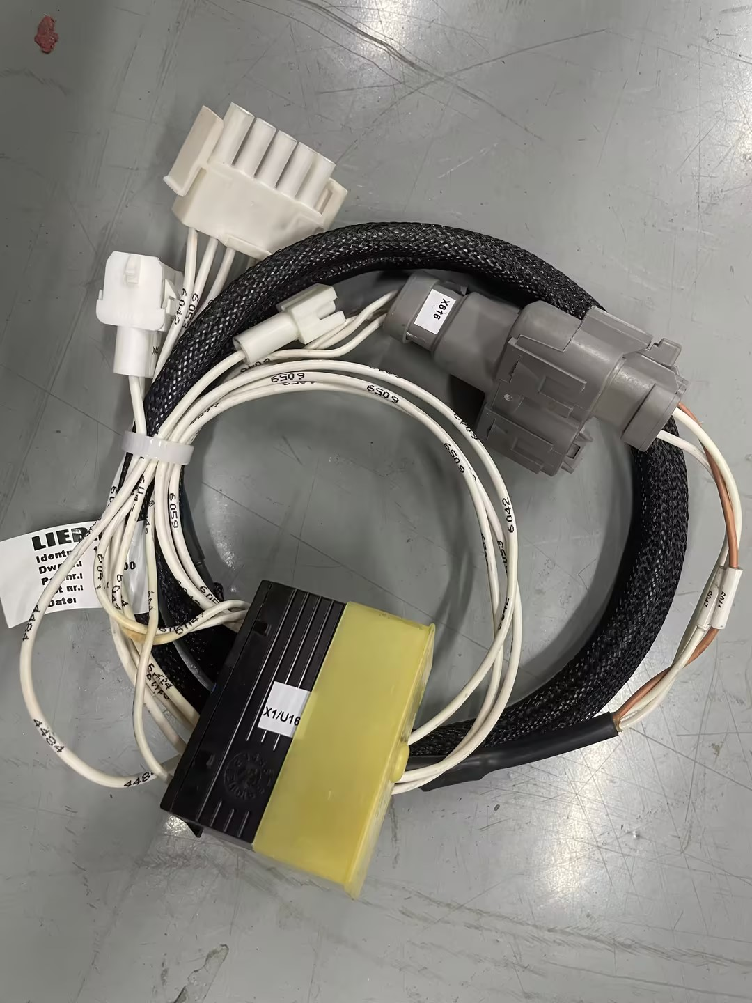 Liebherr 10079010 Cable Loom