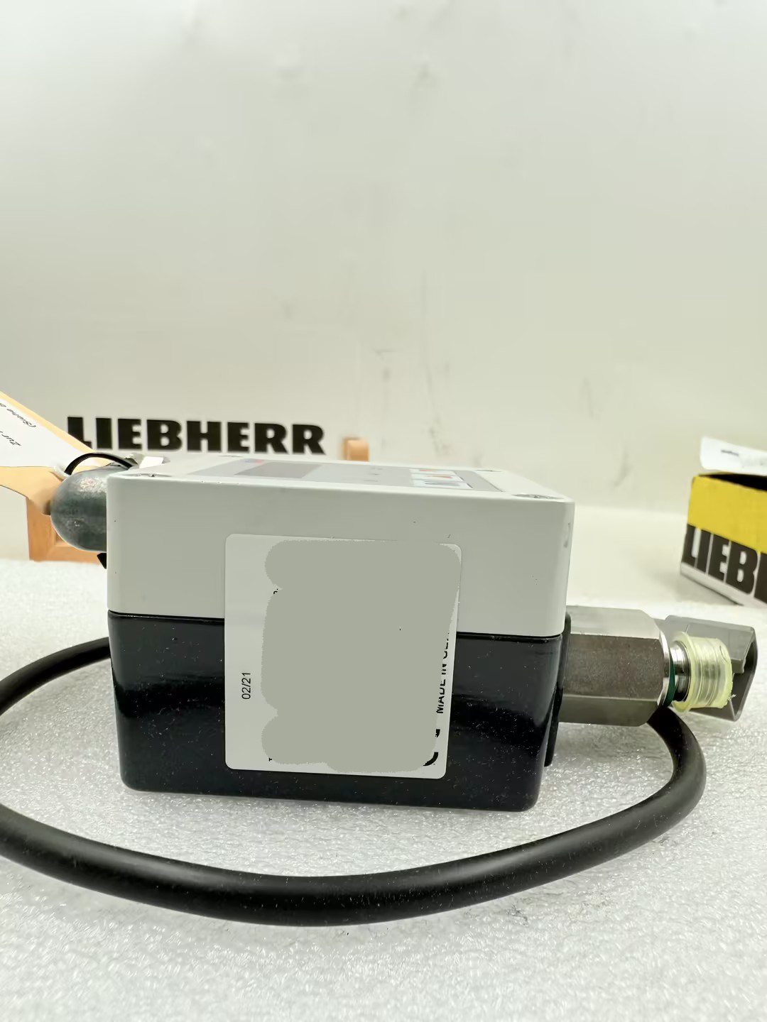 Liebherr 12208381 Pressure Switch Fett For R9100 R9100B R9150 R9150B R9200 R9350 R9350E R9400 R9400E R9600 R9800
