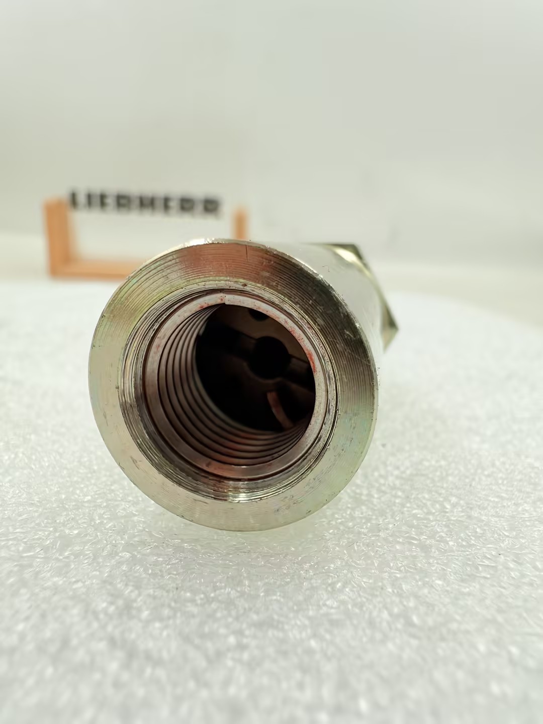 Liebherr 10038572 Overflow Valve For D934S-D934L D936L-D946L A6