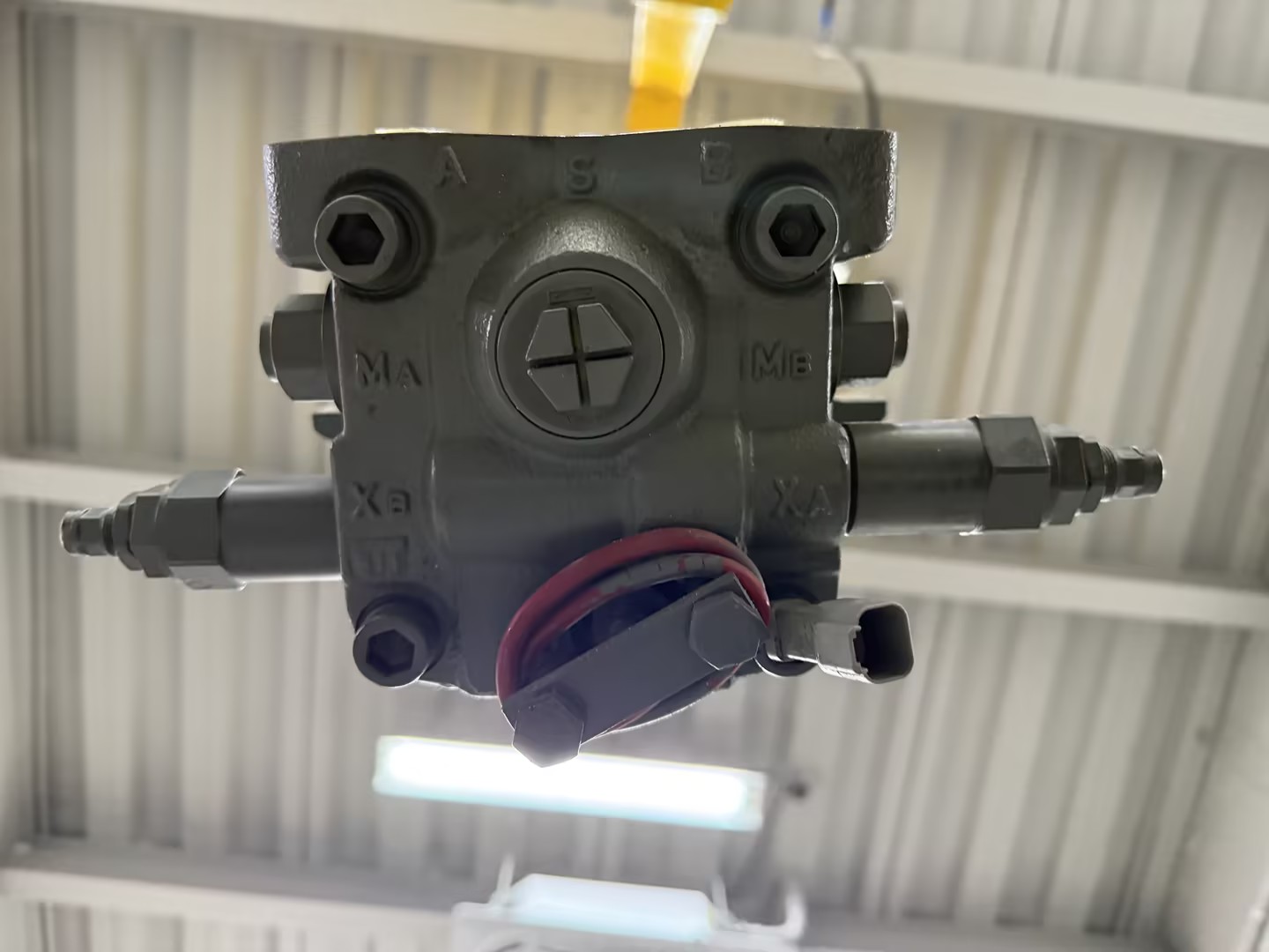 Liebherr 10122573 Hydraulic Installation Motor For R926