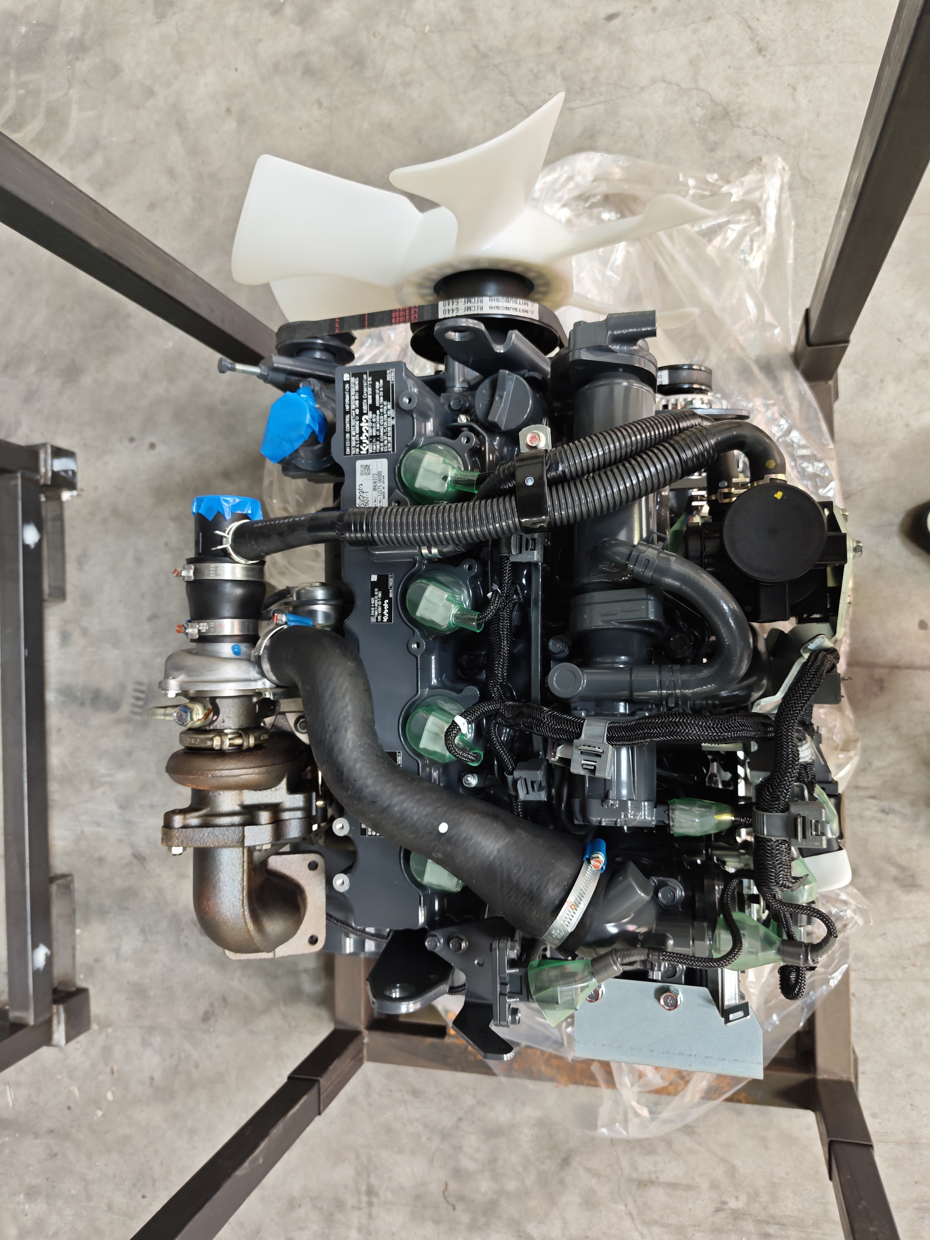 Kubota Diesel Engine 1J375-56000 V2607-CR-TE5B-HYM-1